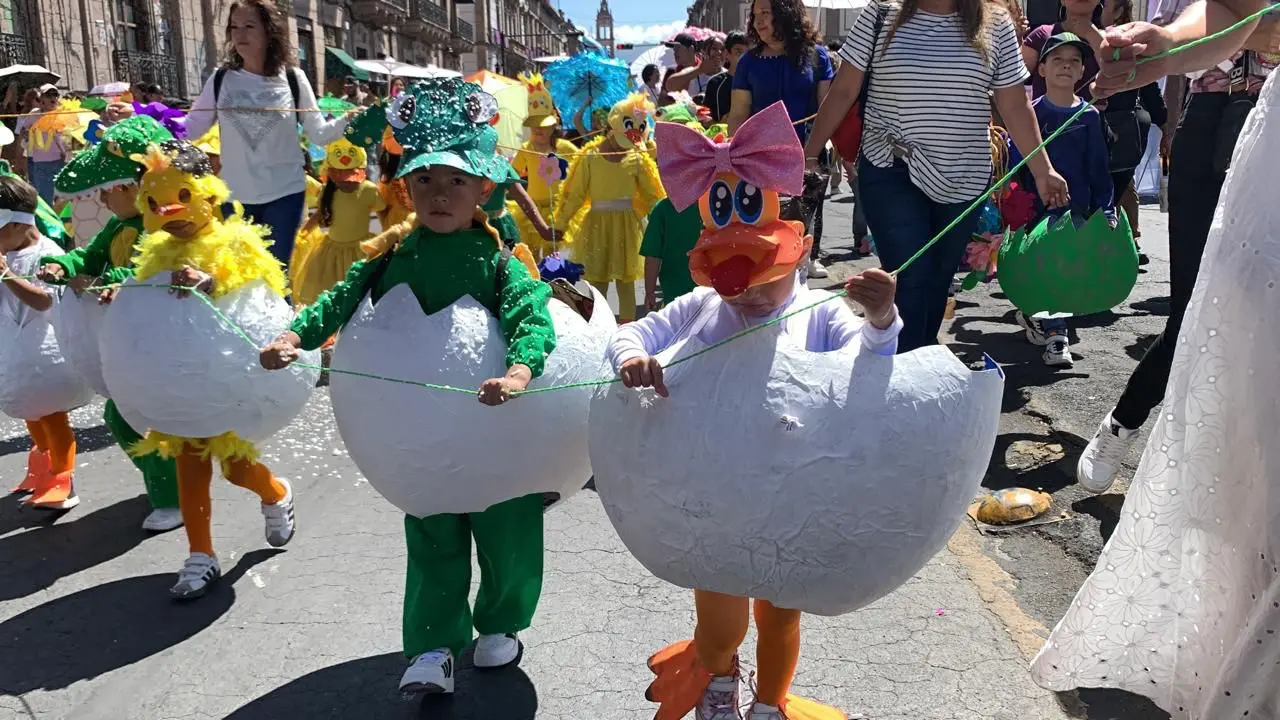 Morelia recibe la primavera con desfile infantil
