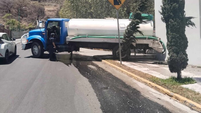 #Morelia | Vieja pipa de agua choca contra domicilio en la colonia Ejidal Ocolusen