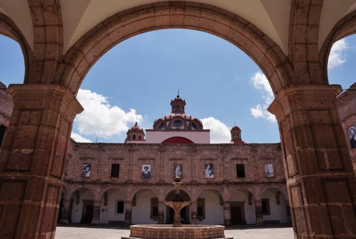 Morelianos han recibido bien exposiciones con tintes políticos en Clavijero, señala Secum