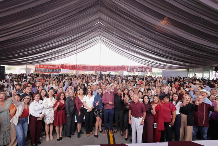 Morena celebra su aniversario, por bandos separados