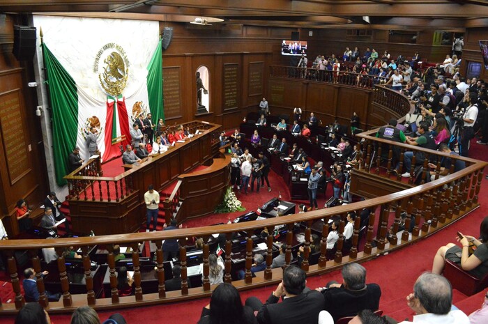 Morena podría ir por más espacios en el Congreso local