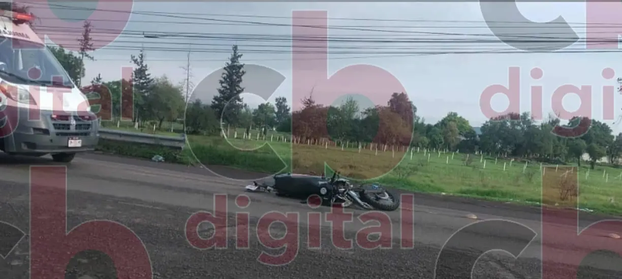 Motociclista a punto de la muerte tras derrapar en Tarímbaro