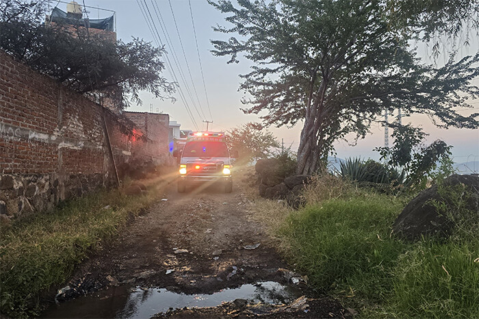 Motociclista es ultimado con armas largas, en la colonia Primero de Mayo, en Zamora