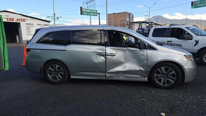 Motociclista lesionado en choque contra camioneta en Zamora