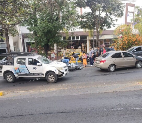 Motociclista lesionado tras chocar contra Jeep en la Avenida Camelinas