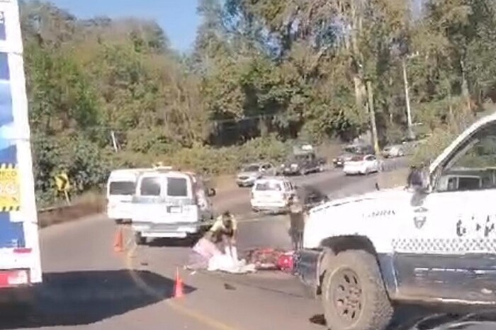 Motociclista muere atropellado por camión en la carretera Tacámbaro-Pátzcuaro