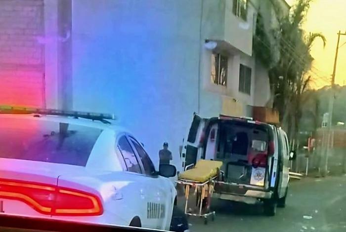 Motociclista muere tras ser arrollado por pickup en Tacámbaro; responsable huyó