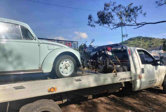 Motociclista queda herido en choque contra auto en Morelia