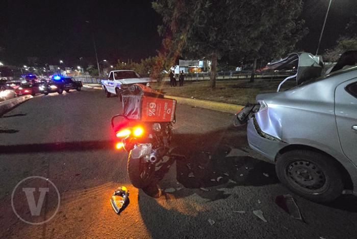 Motociclista queda herido tras ser impactado por camioneta del Ayuntamiento de Morelia
