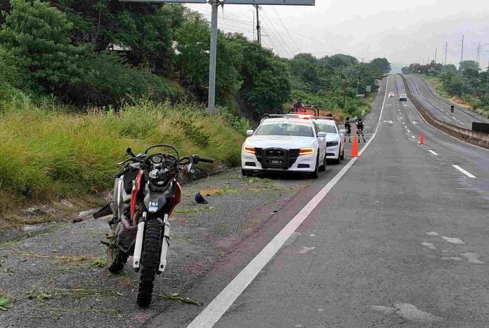 Motociclista resulta gravemente herido en accidente sobre la Apatzingán-Cuatro Caminos