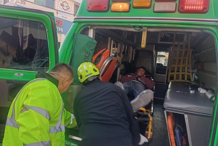 Motociclista resulta herido al se impactado por una camioneta