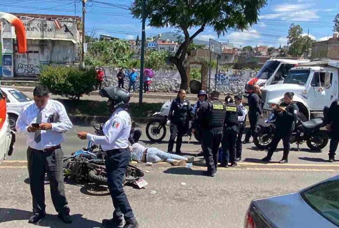 Motociclista se estrella contra autobús al poniente de Morelia