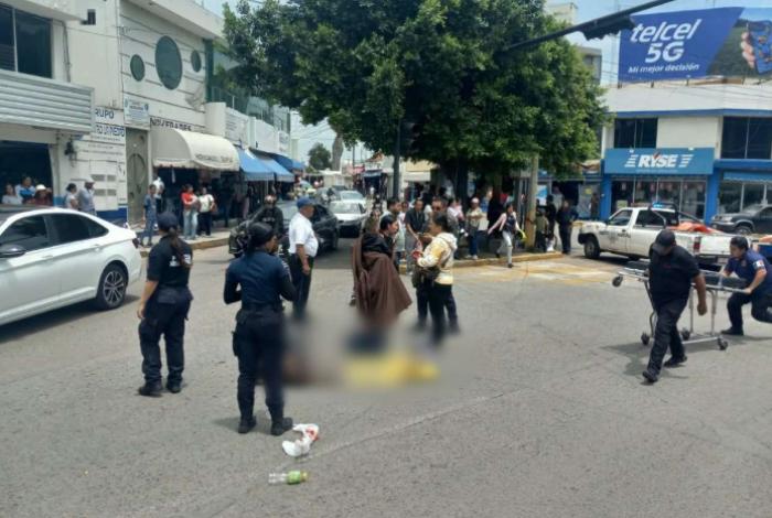 Motociclista se pasa un alto, atropella a dos niños y se da a la fuga, en La Piedad