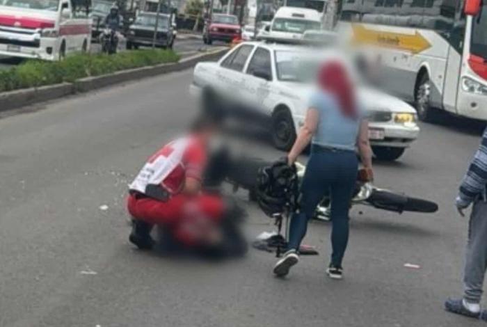 Motociclista sufre accidente en el Libramiento Norte de Morelia; 2 autos están involucrados