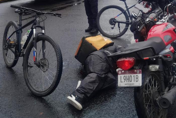 Motorepartidora queda herida tras ser impactada por camión en la Madero Poniente de Morelia