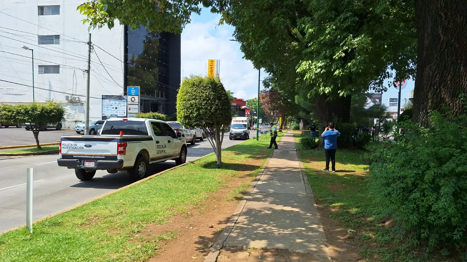 Motosicarios asesinan a conductor de un Mercedes Benz en Uruapan