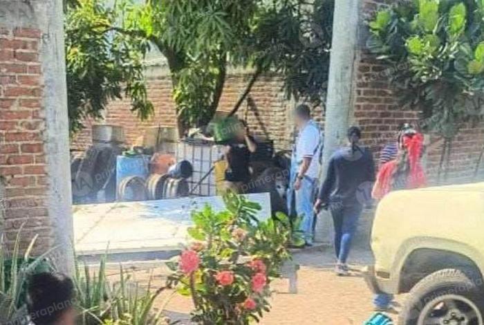 Mu3re adulto mayor en Apatzingán, le cayó un portón encima