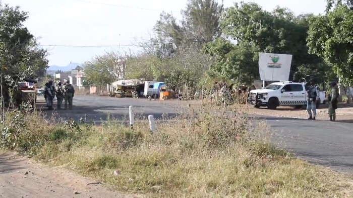 Mu3ren tres sicarios en enfrentamiento con fuerzas federales, en Santiago Tangamandapio