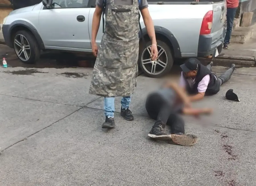 Muere hombre tras ataque a balazos en pleno centro de Uruapan