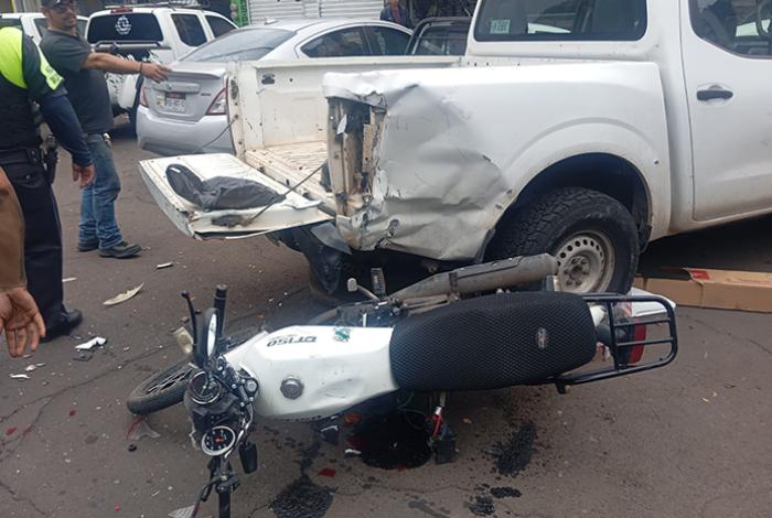 Muere motociclista tras chocar contra camioneta estacionada en Zamora