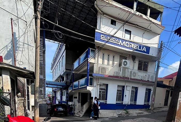 Mujer muere tras intento de robo de vehículo entre Lázaro Cárdenas y Zihuatanejo