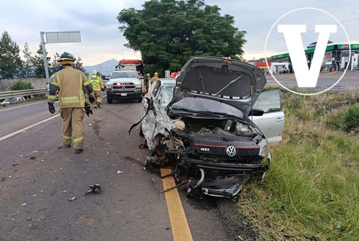 Mujer pierde la vida al chocar en la Morelia-Pátzcuaro; hay un lesionado