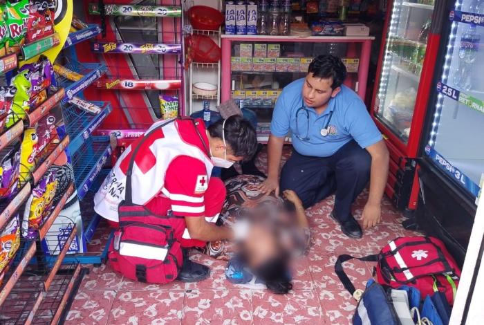Mujer se desvanece en tienda de abarrotes