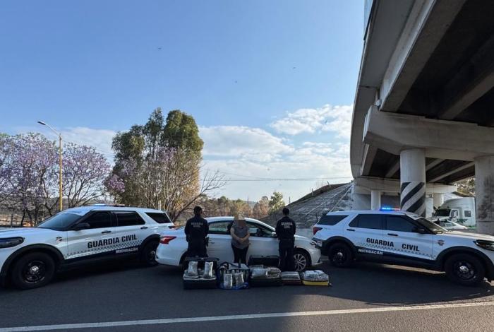 Mujer transportaba 65.3 kilos de m0t4 en cinco maletas; ya fue arrestada
