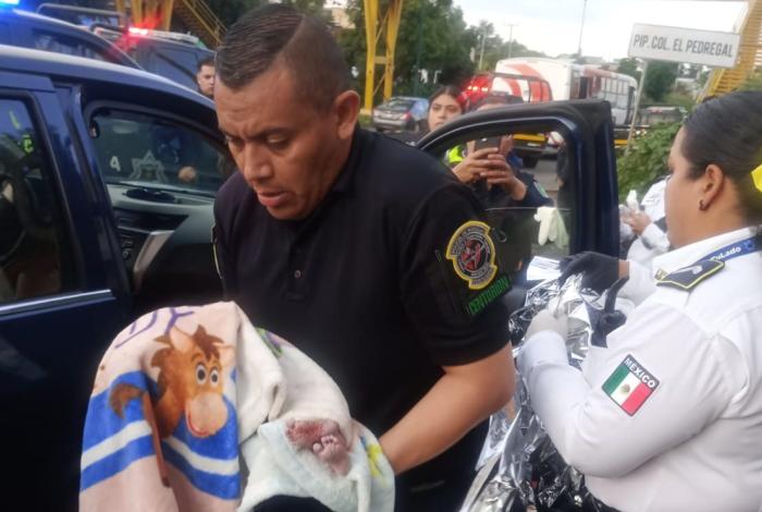Nace nena en un auto con apoyo de Policía Morelia