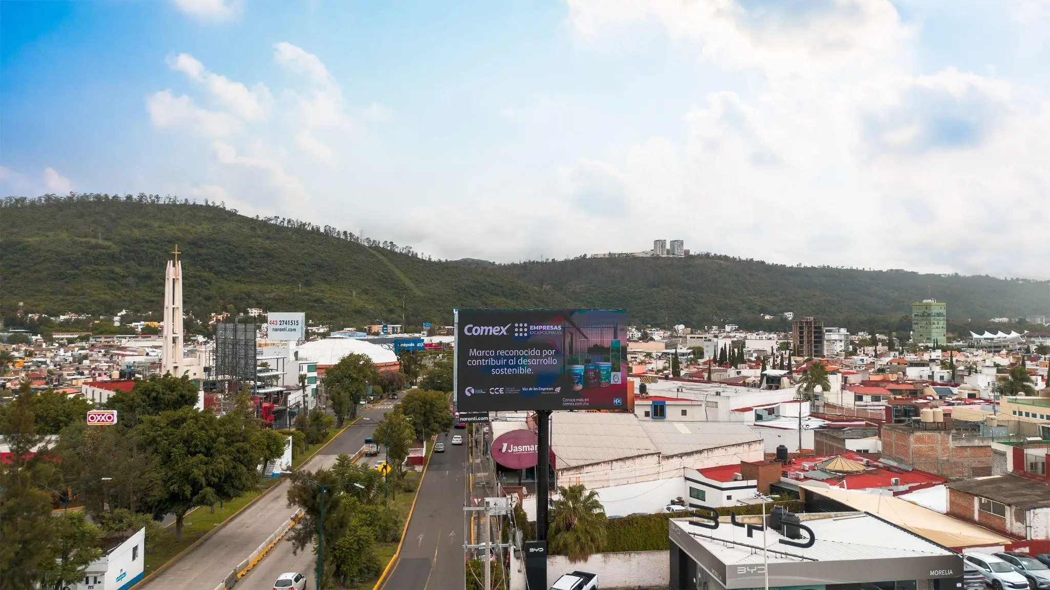 Naranti MX expande su presencia en Morelia con nueva pantalla publicitaria en el distribuidor vial Mil Cumbres