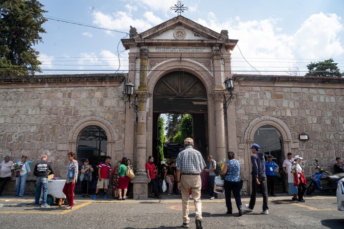 Negocios cerca de panteones municipales no venderán alcohol en Noche de Muertos