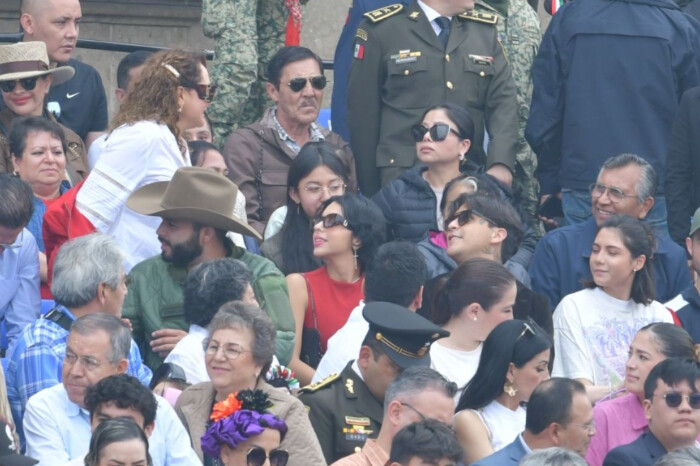 Ángela Aguilar y Christian Nodal son captados disfrutando el Desfile