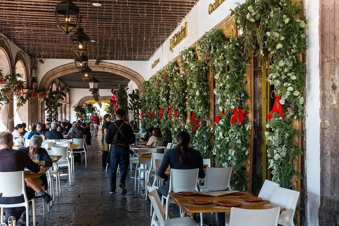 Ni propina obligatoria, ni consumo mínimo para festejar a mamá en restaurantes: Profeco