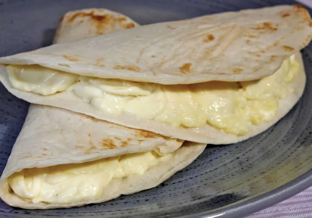 Niño fallece tras comer quesadillas en Saltillo