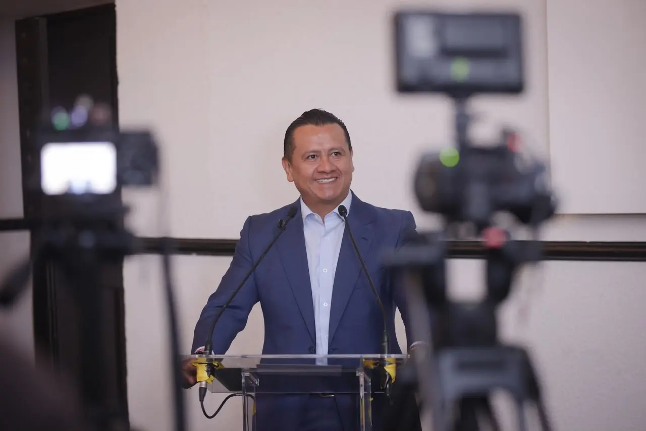 No debe haber discrepancias entre aspirantes, el proyecto es el mismo: llama Torres Piña