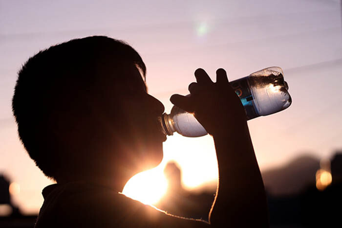 No ejercitarse al aire libre y beber 2 litros de agua diarios para evitar golpes de calor, recomienda SMM