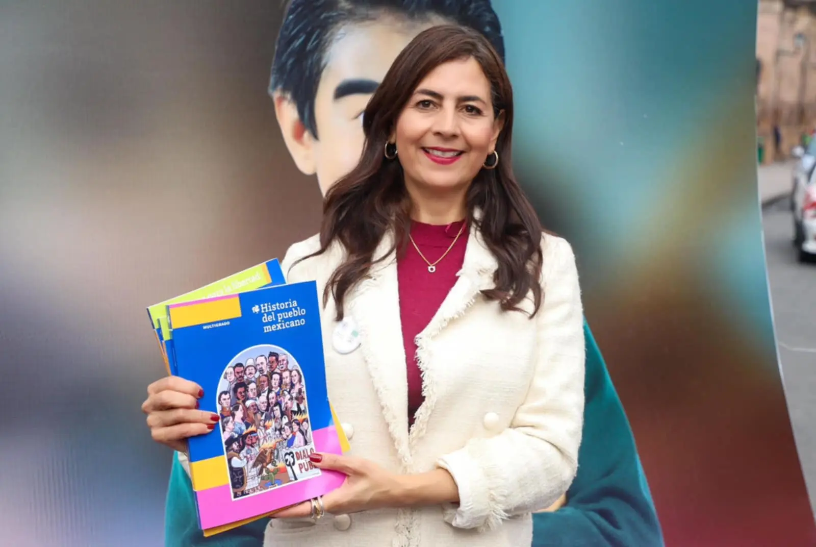 No es obligatorio el cobro de cuotas en entrega de libros de texto; Gabriela Molina