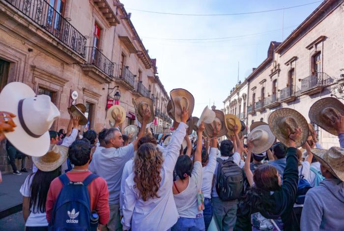 ‘No estás sola’, gritan a Grecia Quiroz, alcaldesa sustituta de Uruapan