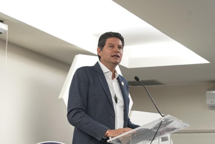 No habrá exclusividad: Alfonso Martínez endurece postura ante taxistas