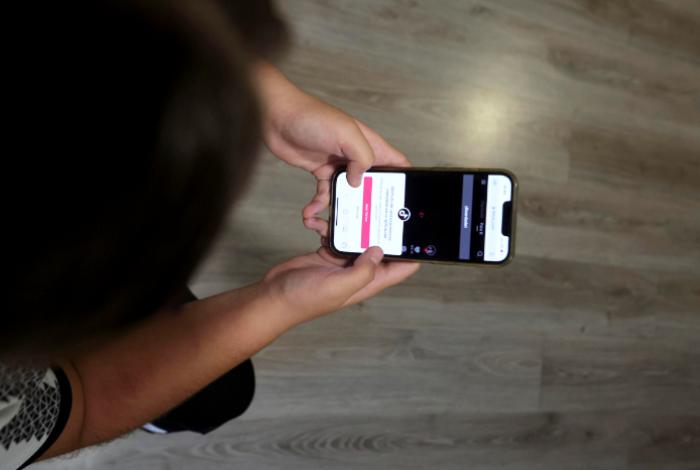 ¿No puedes dejar de deslizar en redes sociales? La SSPC advierte sobre los riesgos del "scroll infinito"