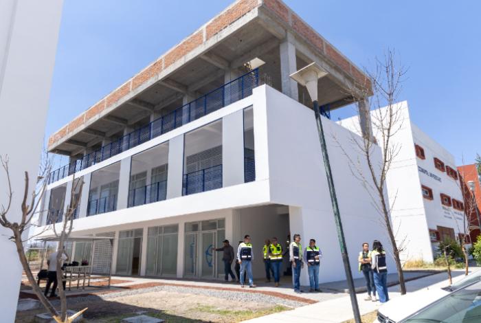 Nuevos espacios al servicio de la comunidad nicolaita se edifican en gestión de Yarabí Ávila