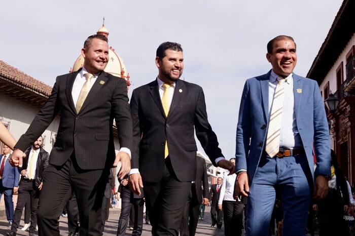 Octavio Ocampo destaca el legado de la Revolución Mexicana en el desfile de Jiquilpan