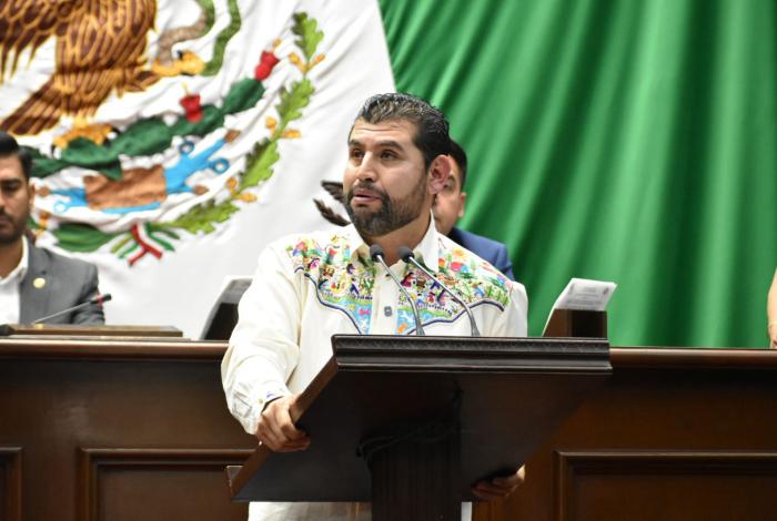 Octavio Ocampo propone blindar legalmente a maestras y maestros