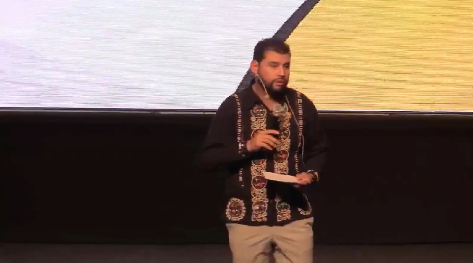 Octavio Ocampo rinde su Primer Informe Legislativo