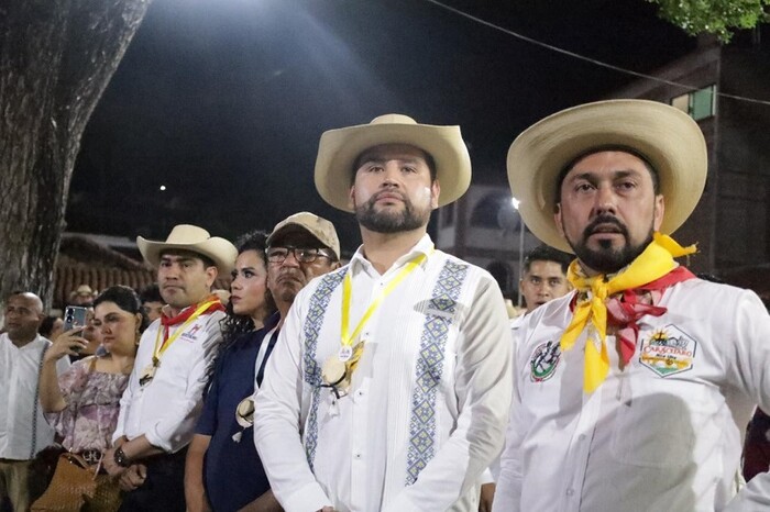 Octavio Ocampo y Hever Tentory reciben la XXX Cabalgata ‘Morelos’ en Carácuaro