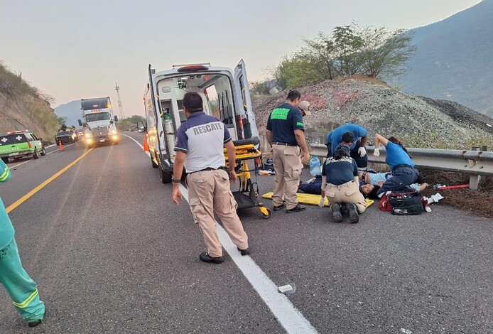 Ocurren al menos 3 accidentes en distintos puntos de la autopista Siglo XXI