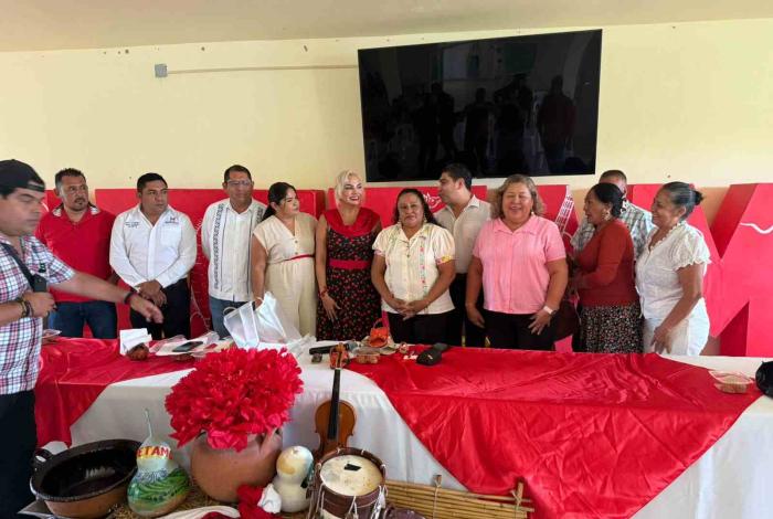 Omega Vázquez impulsa a emprendedoras y productores locales: compromiso por nuevos mercados para Huetamo