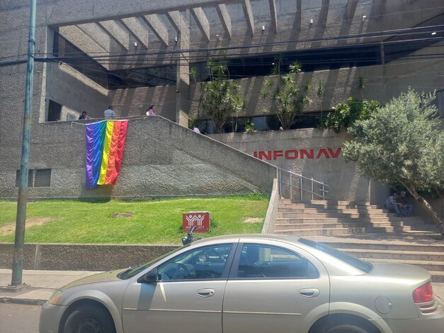 Ondea la bandera arcoiris en Infonavit Michoacán