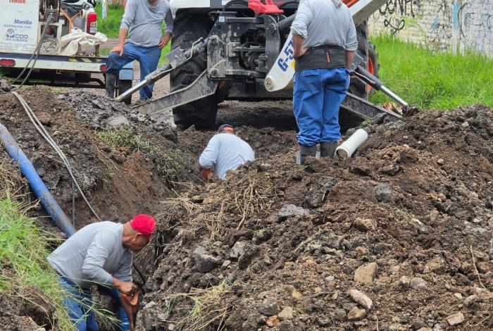 Ooapas repara fuga en la colonia Manantiales: Adolfo Torres