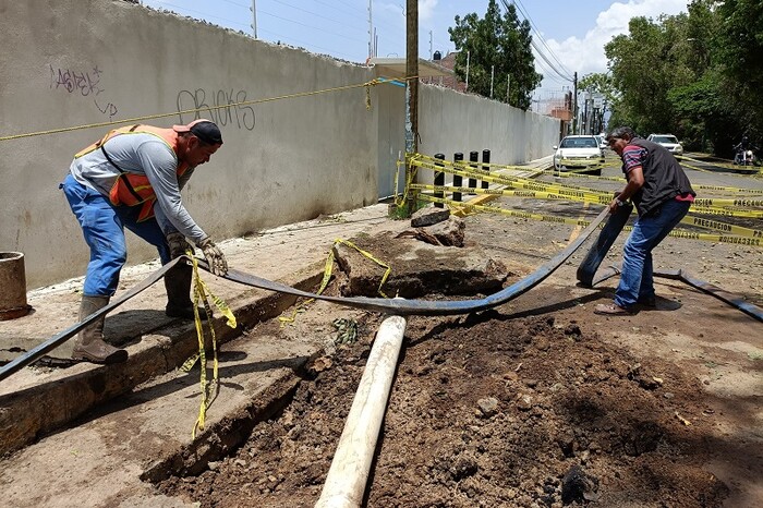 OOAPAS repara línea de conducción de agua potable en la colonia Félix Ireta